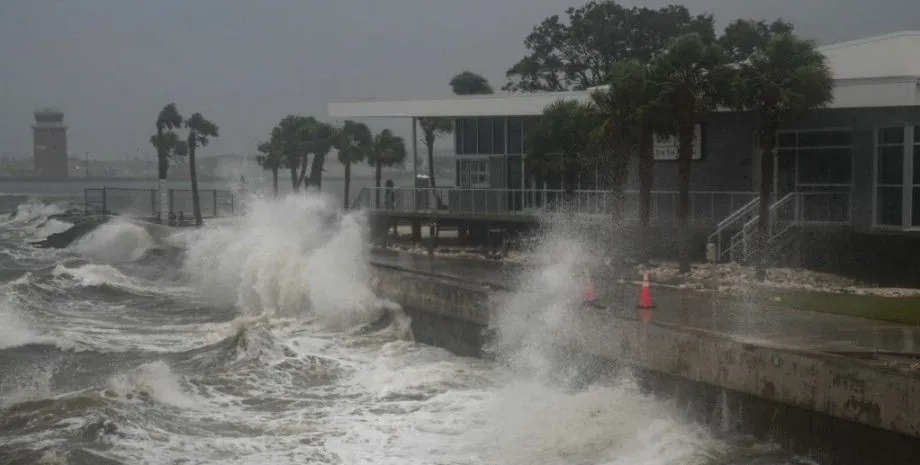 Hurricane Milton in the United States claims at least 10 lives and leaves millions without power