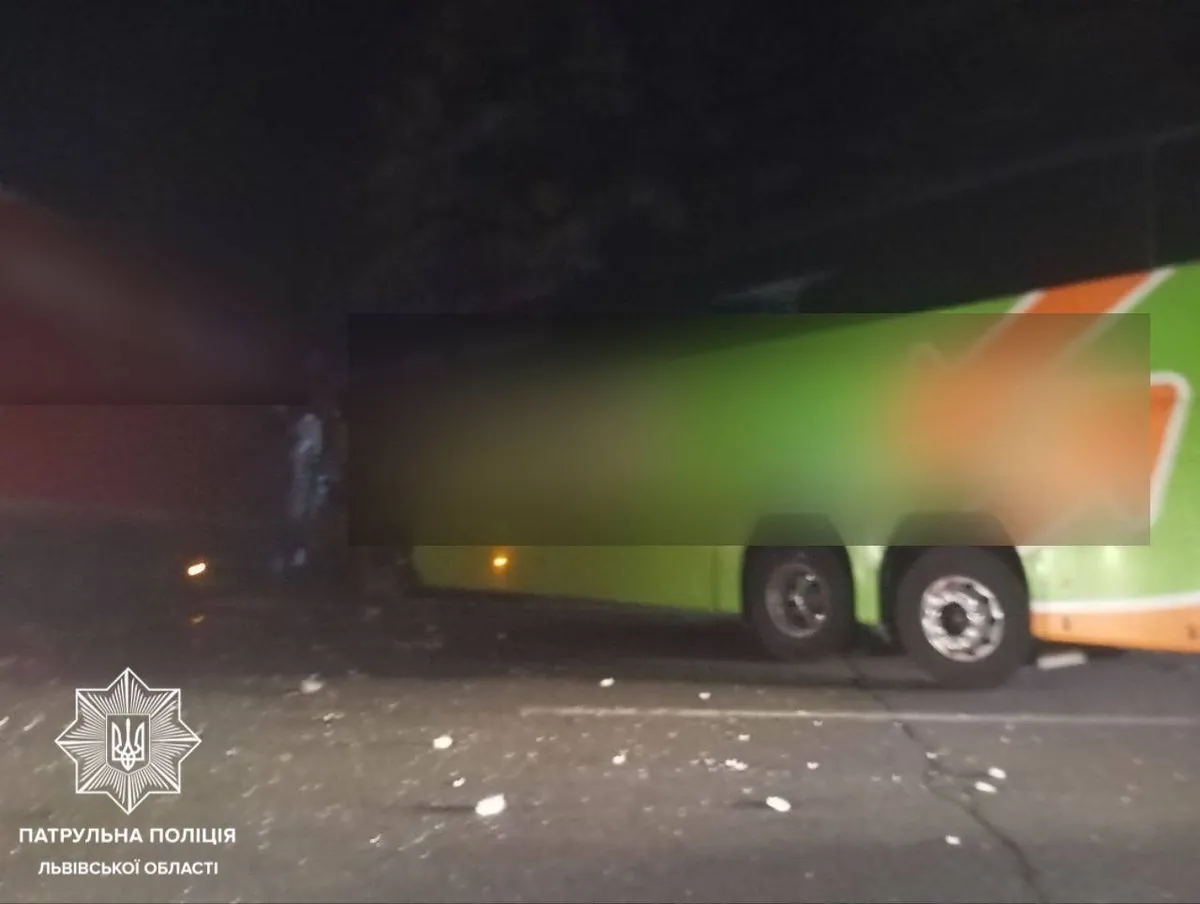 A Warsaw-Odesa bus gets into an accident near Lviv: one person killed, 27 injured