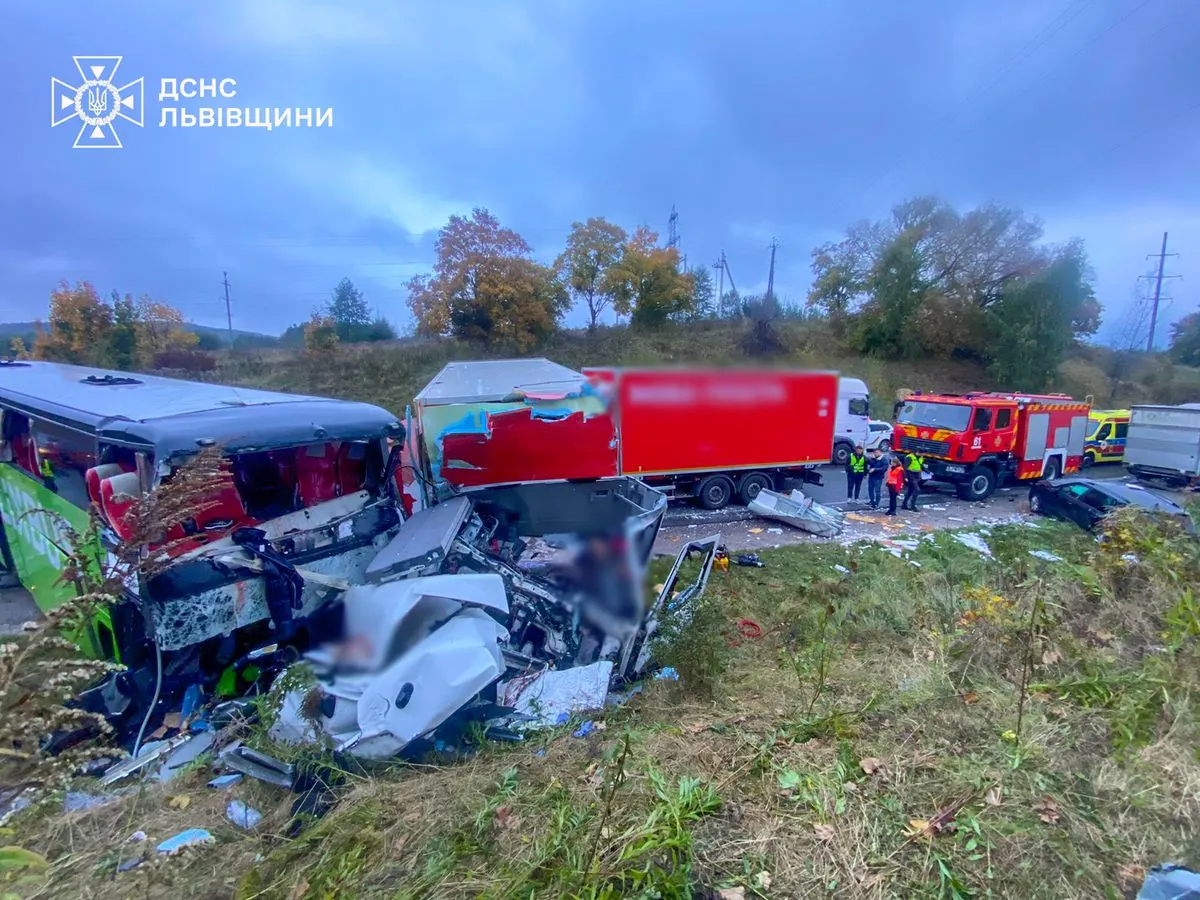 Terrible car crash near Lviv: emergency services showed footage from the scene