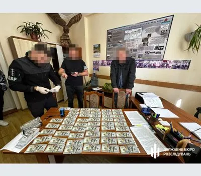 Head of a national park in Bukovyna detained while receiving a bribe of $65,000