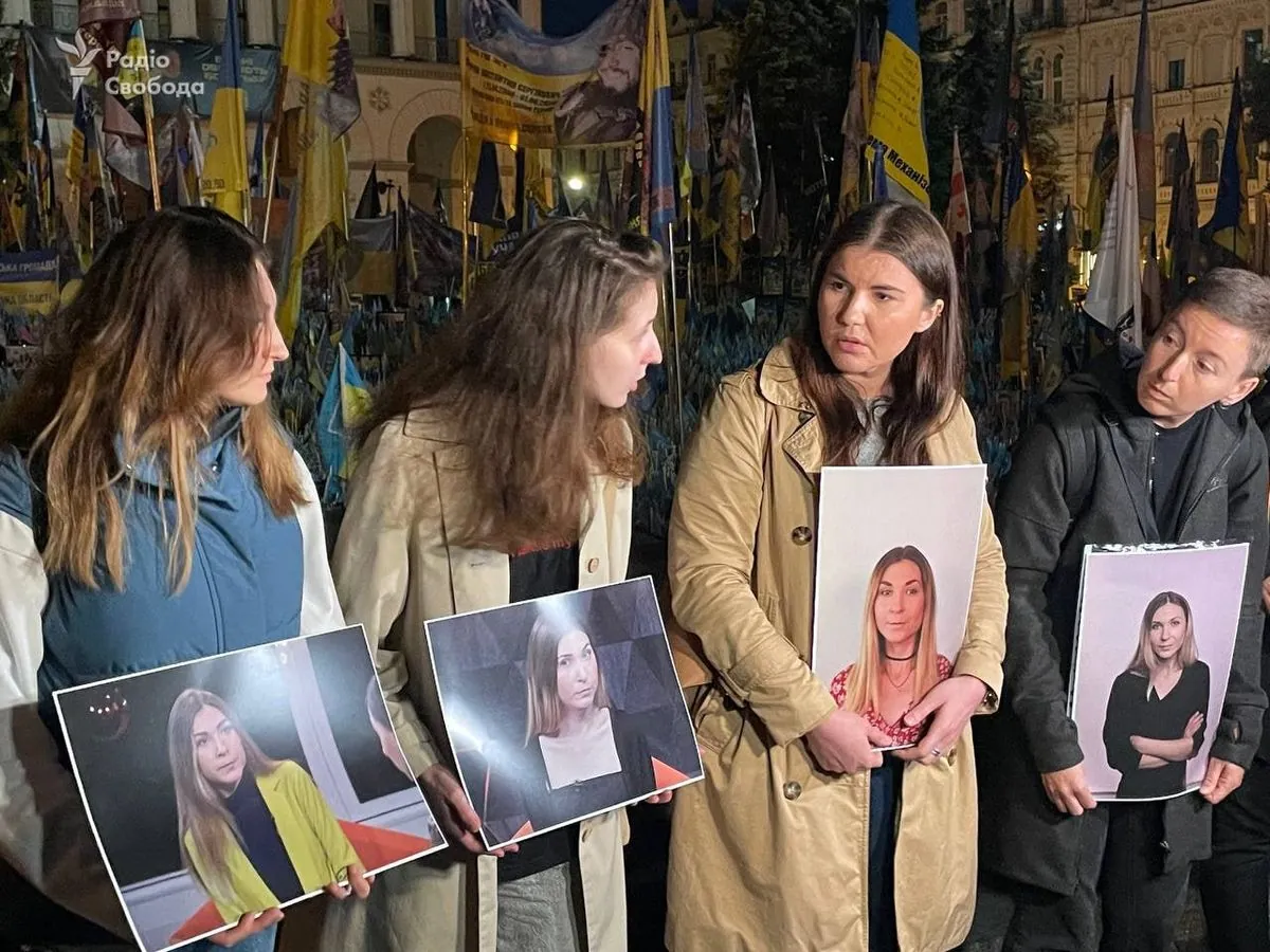 В центре Киеве чтят память журналистки Виктории Рощиной, погибшей в плену рф