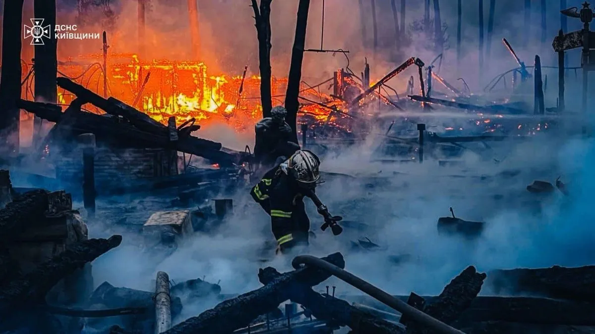 На Київщині сталась масштабна пожежа в ресторанному комплексі: що відомо