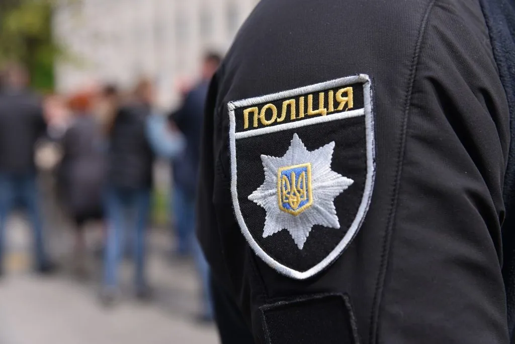 A policeman is wounded in a shooting near a cafe in Sofiyivska Borshchahivka