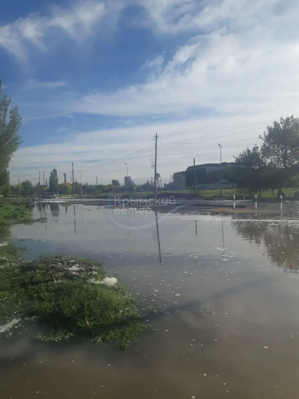 burnt-tanks-and-foam-in-the-lakes-photos-of-the-oil-depot-in-feodosia-destroyed-by-the-defense-forces-have-appeared