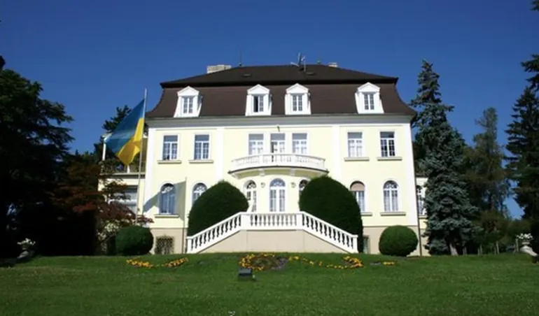 The Ukrainian Embassy in Austria also received a “bomb threat”