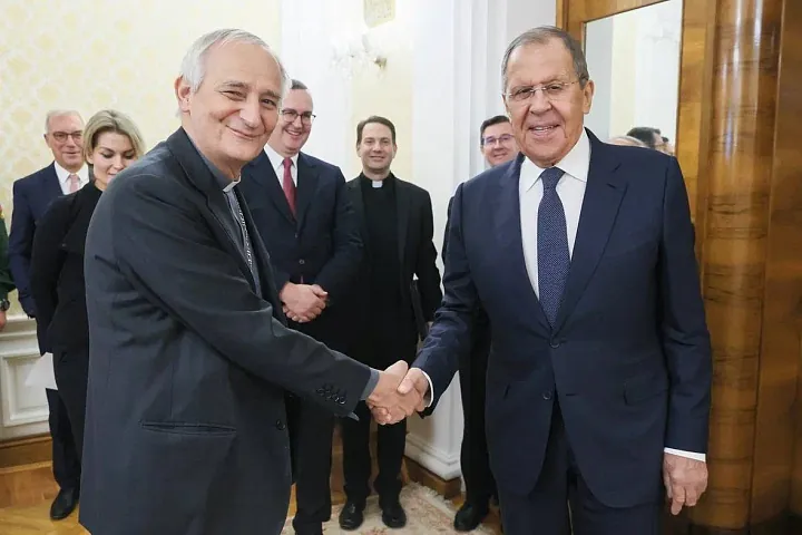 lavrov-meets-with-popes-envoy-for-peace-in-ukraine-in-moscow