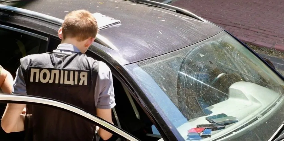 A scheme to speed up car re-registration is blocked in the Kyiv service center of the Ministry of Internal Affairs