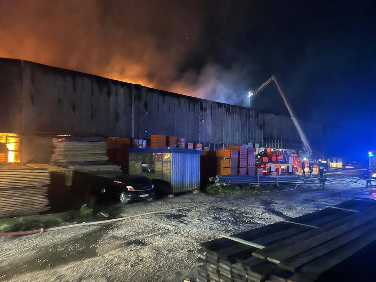 a-fire-broke-out-in-the-warehouses-of-a-bus-plant-in-lviv-no-casualties