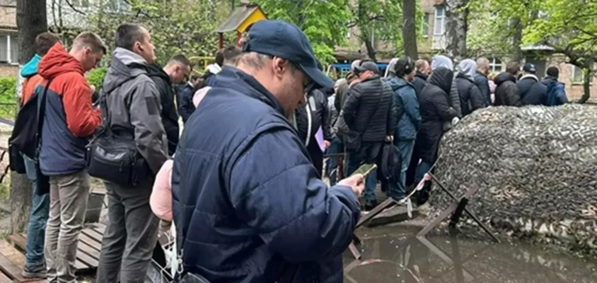 В ТЦК посчитали, что после рейдов в публичных местах добровольцев становится больше