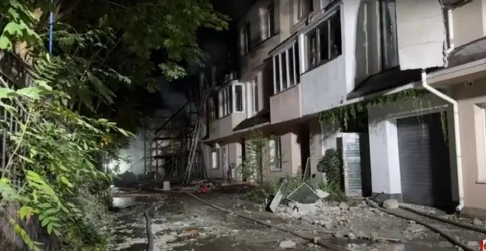 three-storey-building-and-private-houses-damaged-in-odesa-as-a-result-of-russian-missile-attack