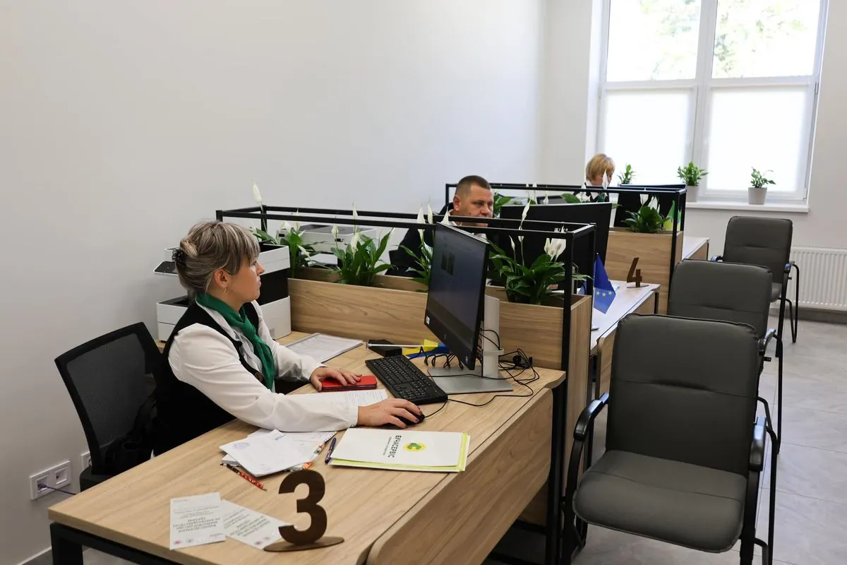 asc-outpatient-clinic-and-post-office-in-one-building-a-new-administrative-center-was-built-in-a-village-in-kyiv-oblast-thanks-to-hungarian-partners