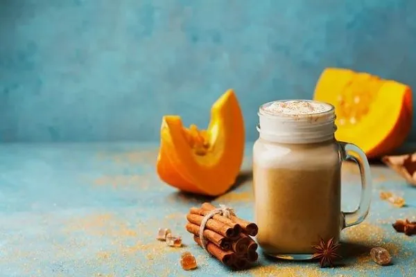 The legendary coffee drink of autumn: how to make a spicy pumpkin latte