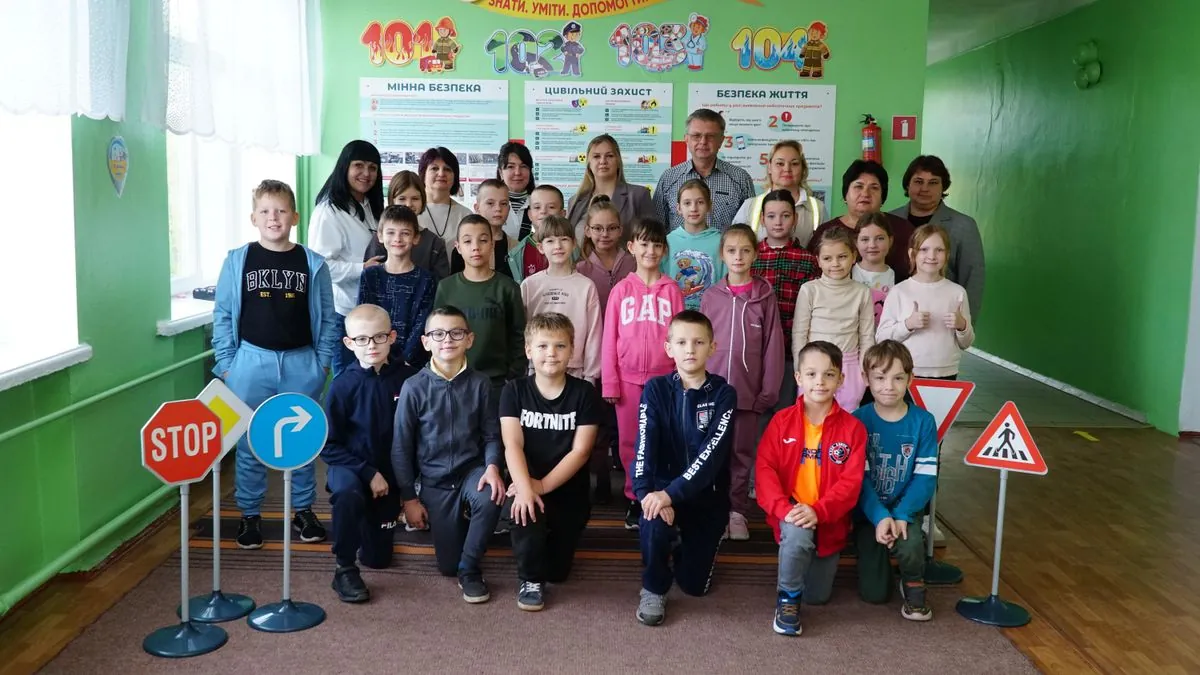 first-aid-and-rules-of-road-behavior-schoolchildren-in-ladyzhyn-were-taught-how-to-prevent-road-accidents