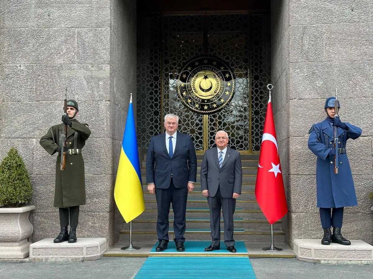 Сибіга обговорив із міністром оборони Туреччини спільні проєкти, які зміцнюють ОПК