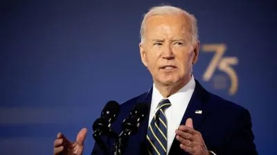 Biden says Trump should be “politically” blocked