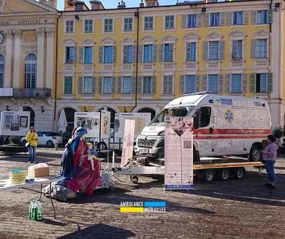 Ukrainian ambulance, riddled with bullets from Russian invaders, is on tour in France