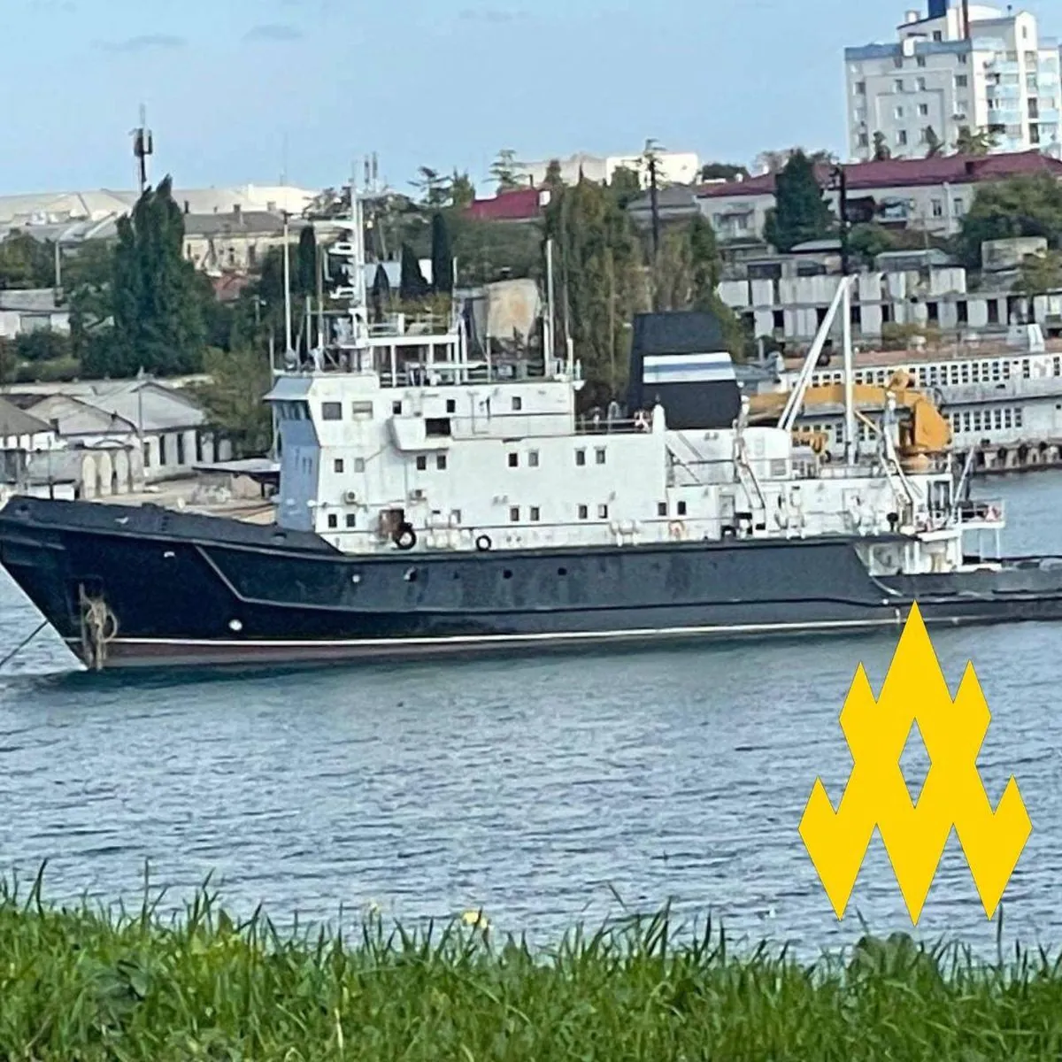 Guerrillas recorded Russian military vessels in Sevastopol's Streltsy Bay