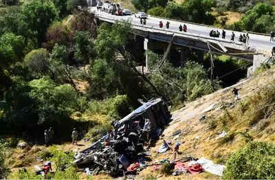 Accident in Mexico: bus overturned due to trailer, 19 passengers killed