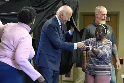 Biden votes early in the US presidential election