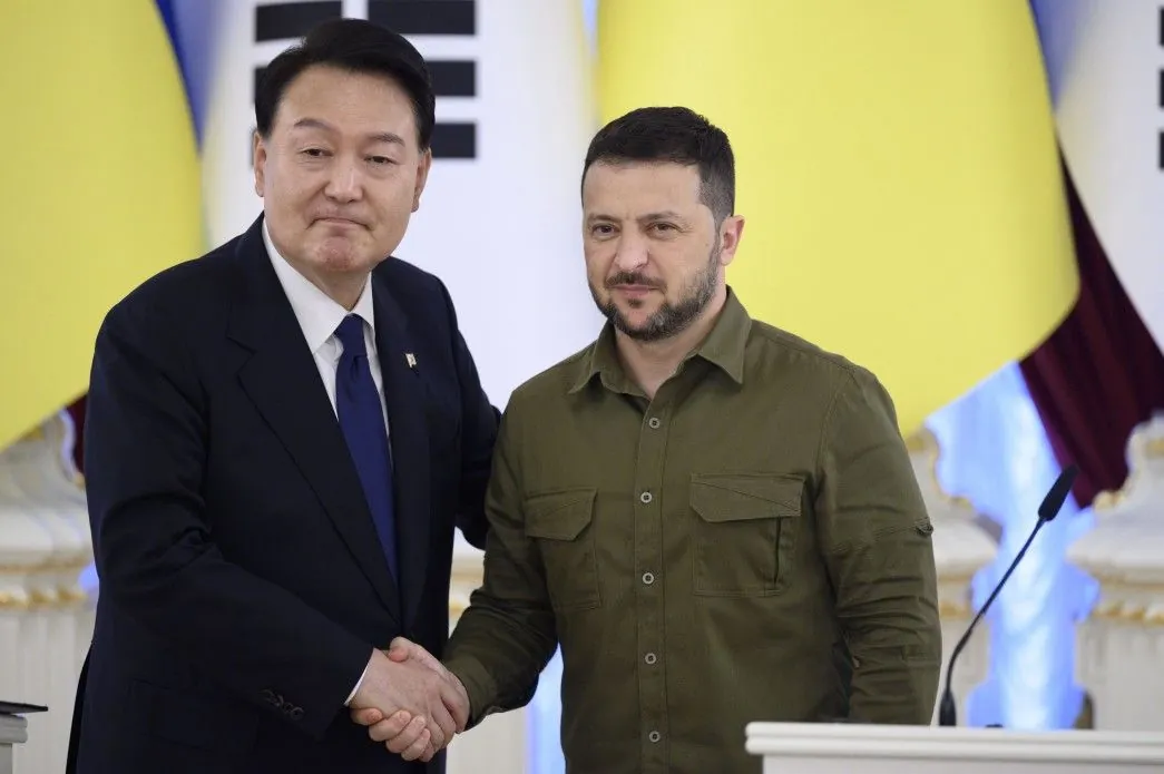 zelenskyi-ta-prezydent-pivdennoi-korei-obhovoryly-zaluchennia-viiskovykh-z-kndr-do-viiny