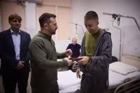 Zelenskyy visits wounded defenders in Uzhhorod rehabilitation center