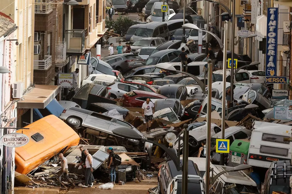 flooding-in-spain-kills-almost-100-people-the-country-is-in-mourning