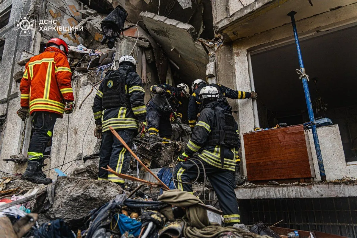 In Kharkiv, rescuers unblock the body of a 15-year-old boy from the rubble