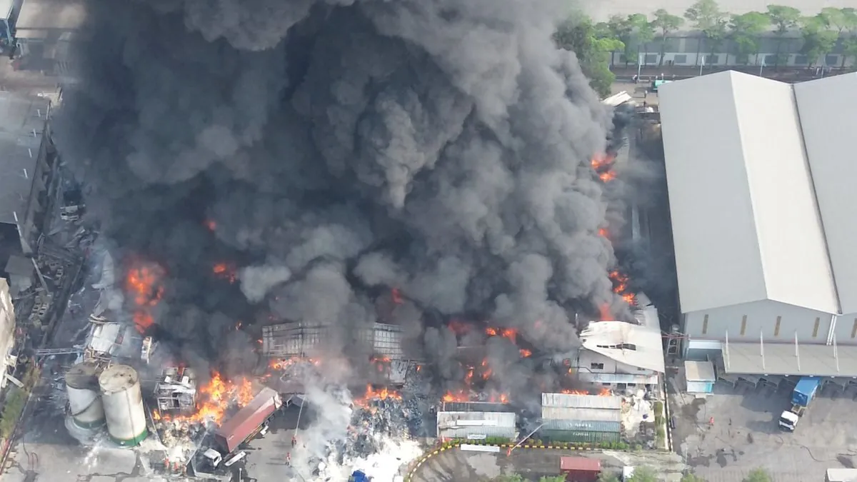 Deadly fire at an oil factory in Jakarta: there are dead