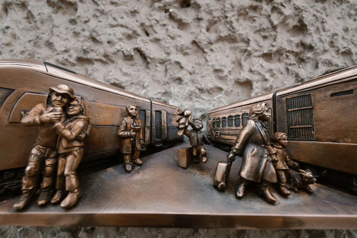 “Returning Home": a new bronze mini-sculpture appeared in Kyiv