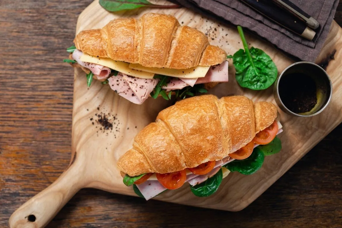 A quick sandwich croissant without cooking: Eugene Klopotenko advises