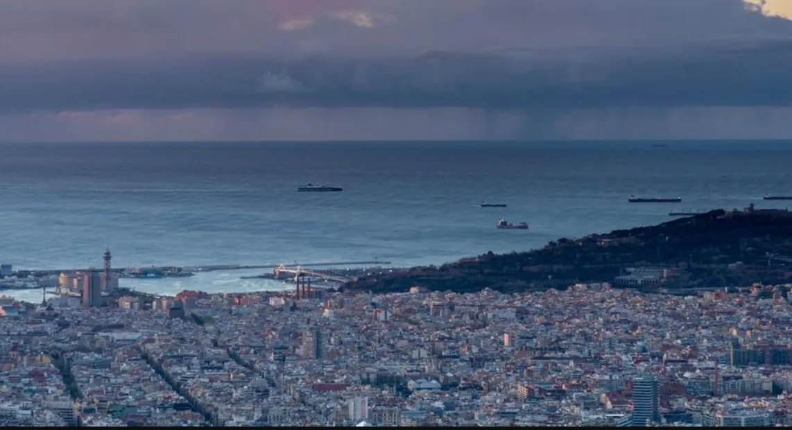 The maximum degree of danger has been activated on the Barcelona coast due to the DANA storm