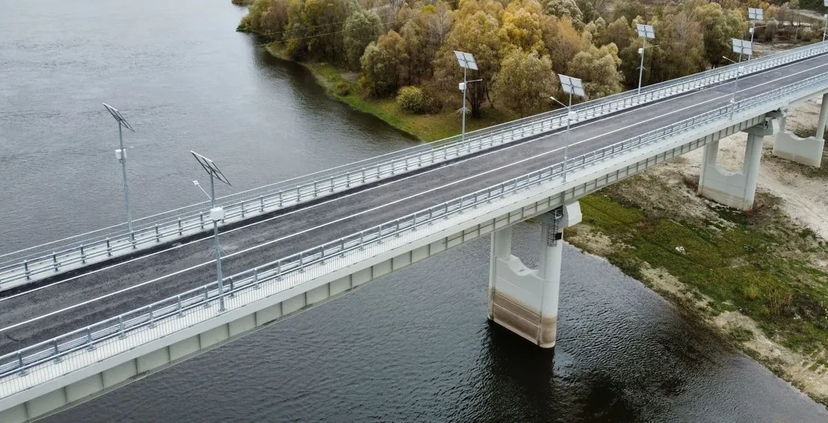 На Черниговщине восстановили 300-метровый мост через Десну, разрушенный оккупантами