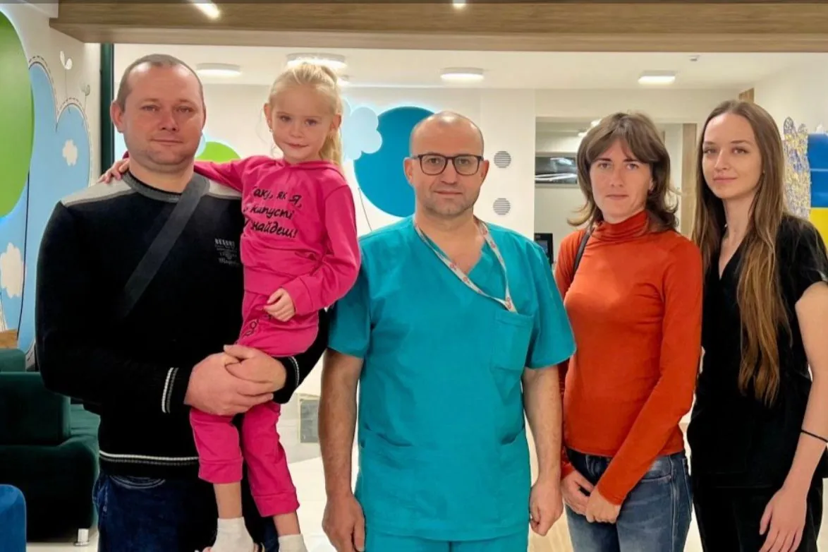 couldnt-eat-and-lost-a-lot-of-weight-in-lviv-a-robot-surgeon-helped-save-the-life-of-a-6-year-old-girl