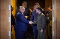 Zelensky arrives at the summit in Budapest: shakes hands with Orban