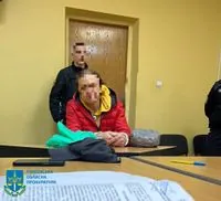 На Рівненщині чоловіку, який витер ноги об український прапор, оголошено про підозру