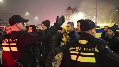 Mass arrests in Amsterdam after attacks on Israeli soccer fans