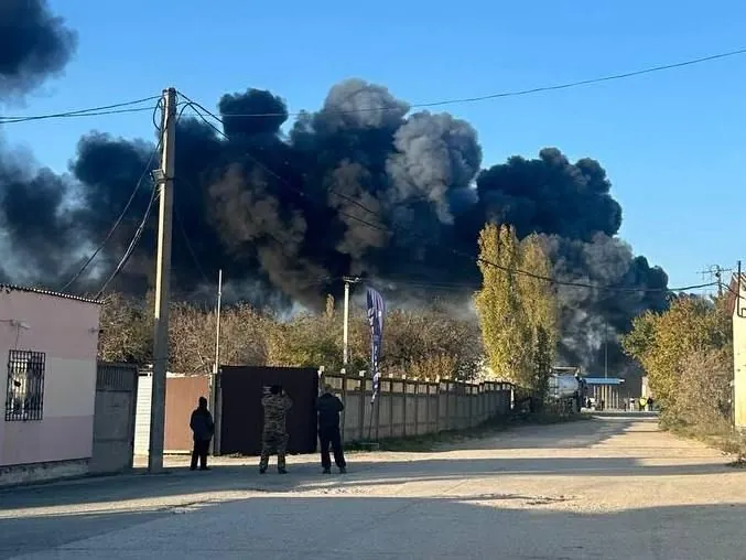 A gasoline truck caught fire on the highway near Simferopol