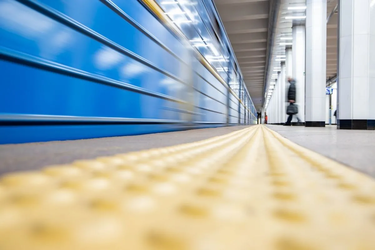 Kyiv Metro works with restrictions: the network shows a crowd in the subway