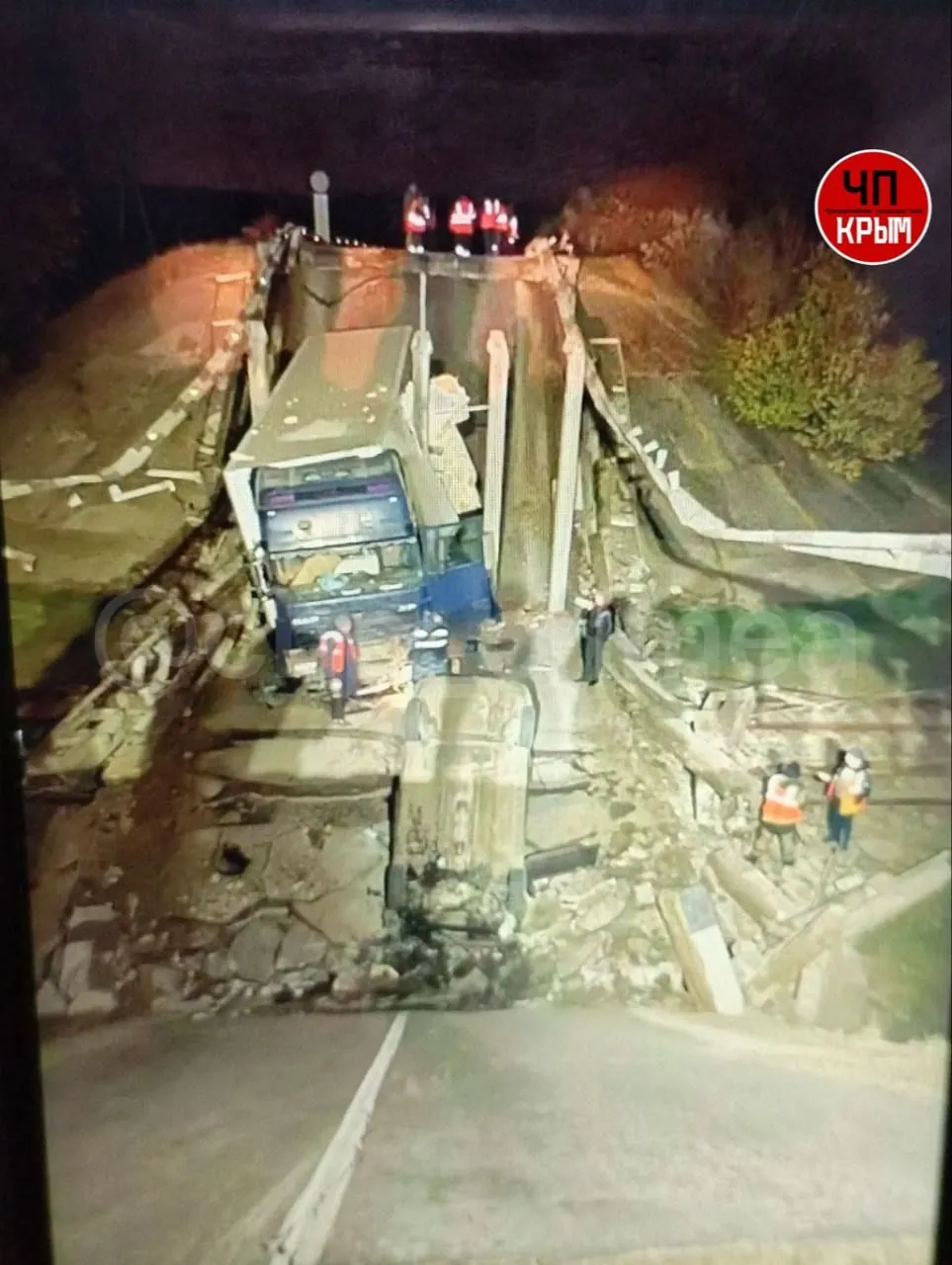 Bridge collapsed in occupied Crimea: there are probably victims