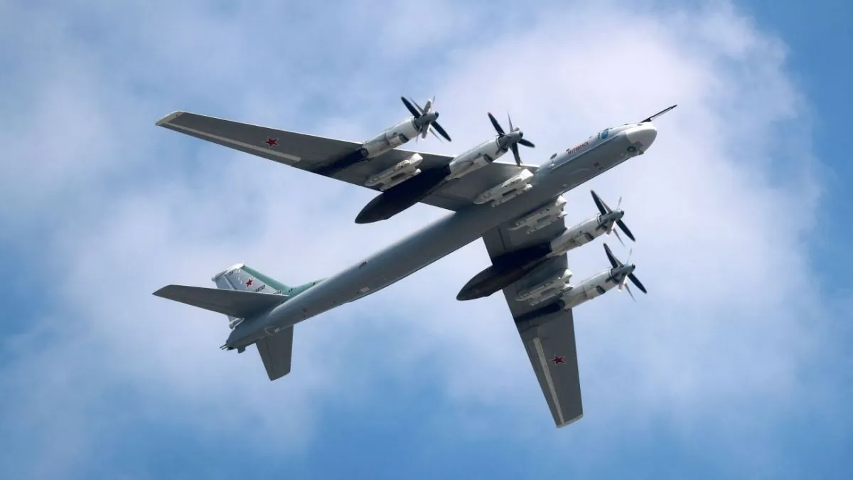 Six Russian Tu-95MS spotted in the sky: where are the strategic bombers headed