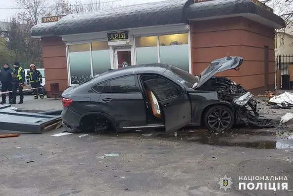 П'яний водій на BMW влетів у зупинку в Хмельницькому, троє людей загинуло - поліція