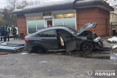 Пьяный водитель на BMW влетел в остановку в Хмельницком, три человека погибли - полиция