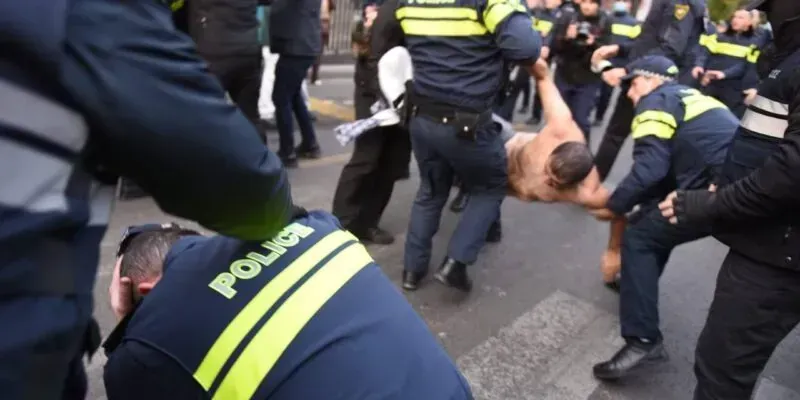 У Грузії під час розгону акції протесту затримано 16 людей 