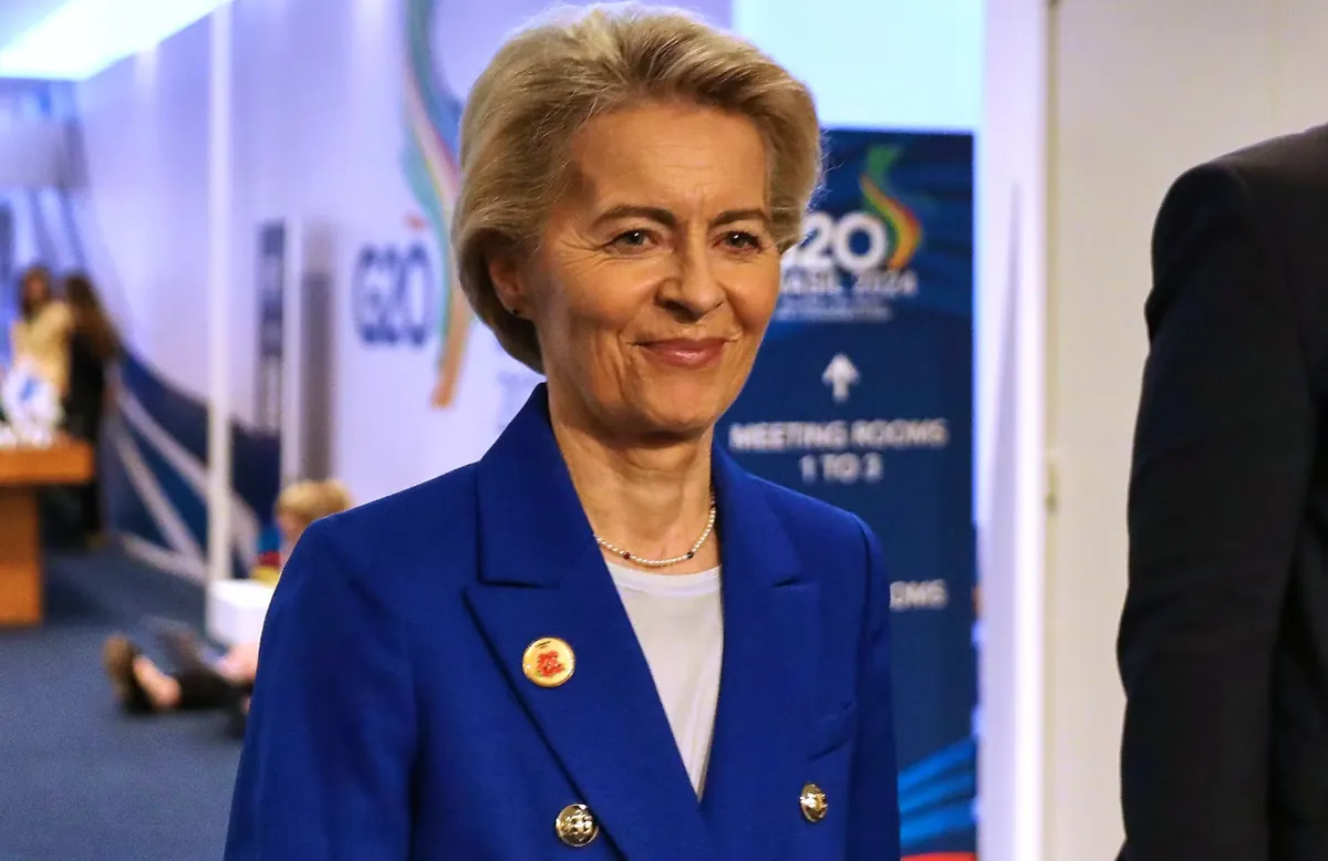 President of the European Commission von der Leyen provided medical assistance to a passenger during the flight