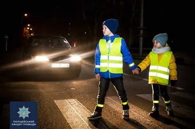 Які бувають світловідбивачі та як їх правильно носити, щоб бути помітним на дорозі 