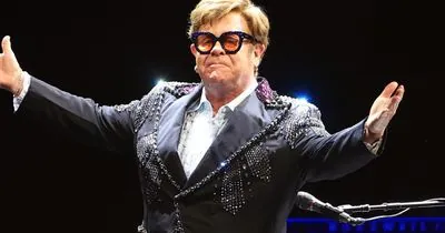 Elton John's album suspended because he “can't see”