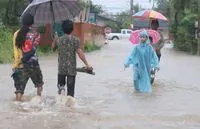 Southern Thailand under water: mass evacuation and the first victim of the disaster