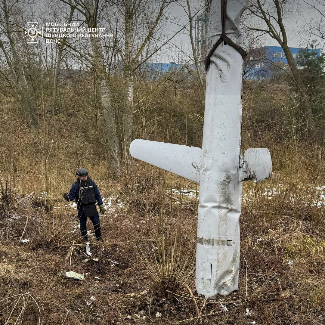 Wreckage of Russian x-55 cruise missile found in Kiev: impressive photos