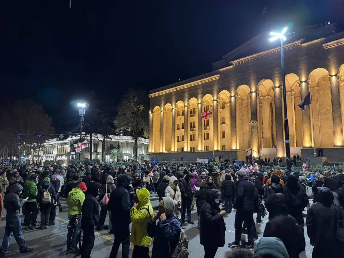 Protests broke out in Georgia over the government's decision to suspend negotiations with the EU: the authorities pull off security forces and water cannons