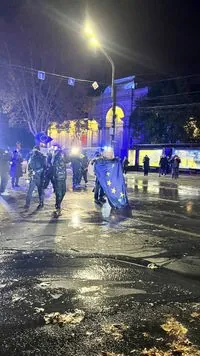 Clashes between security forces and protesters continue in Tbilisi, there are victims: photos and videos from the scene